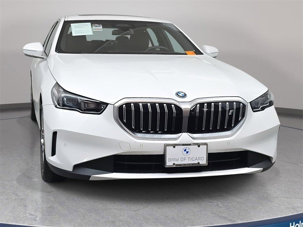 Used 2025 BMW i5 xDrive40 w/ Premium Package image 3