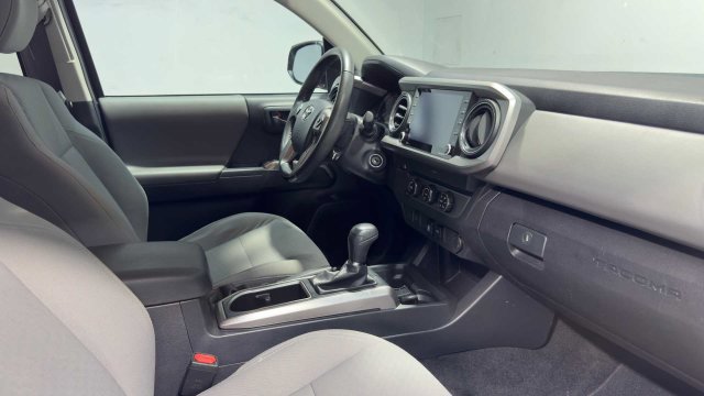 Used 2020 Toyota Tacoma SR5 RWD image 12