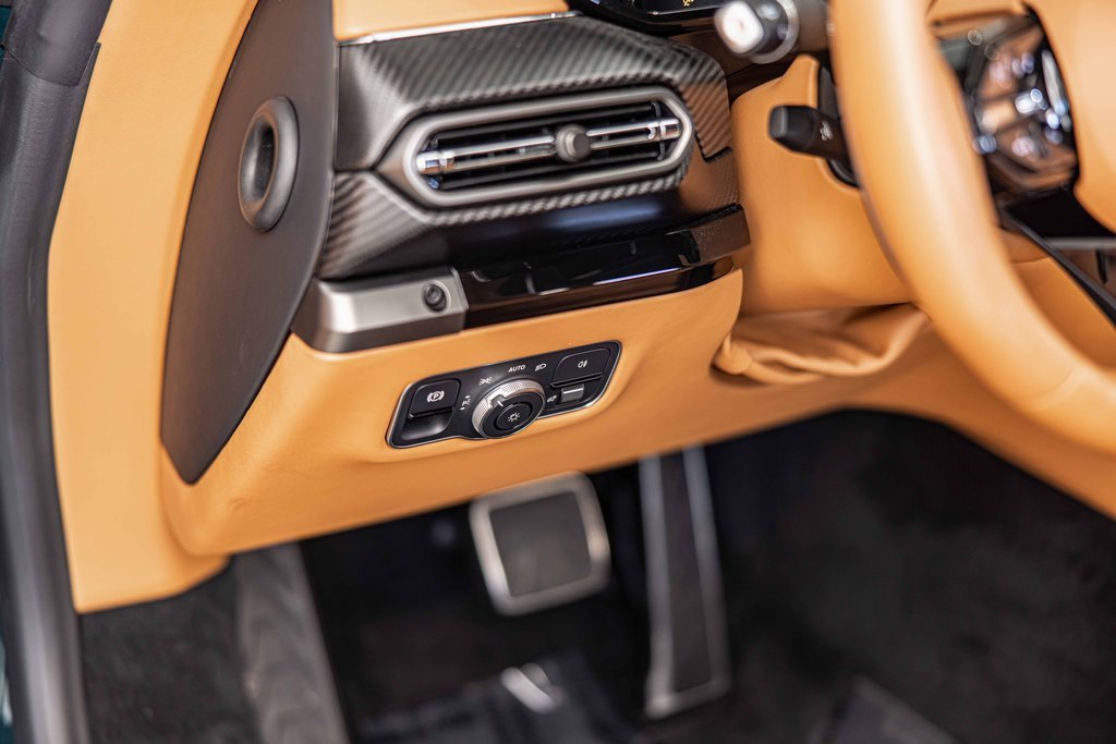 Used 2025 Aston Martin V8 Vantage Coupe image 19