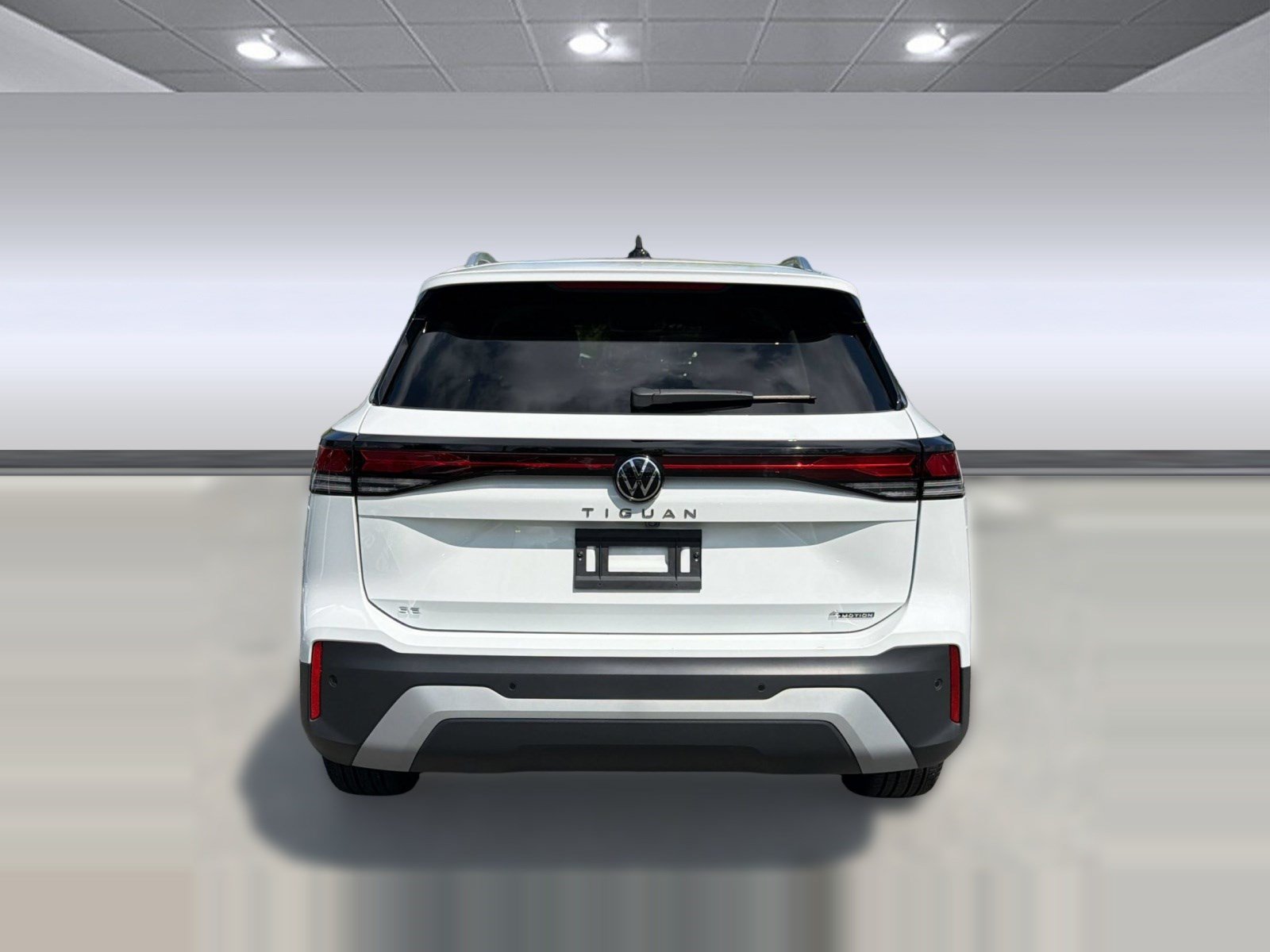 Used 2025 Volkswagen Tiguan SE AWD/4WD image 10