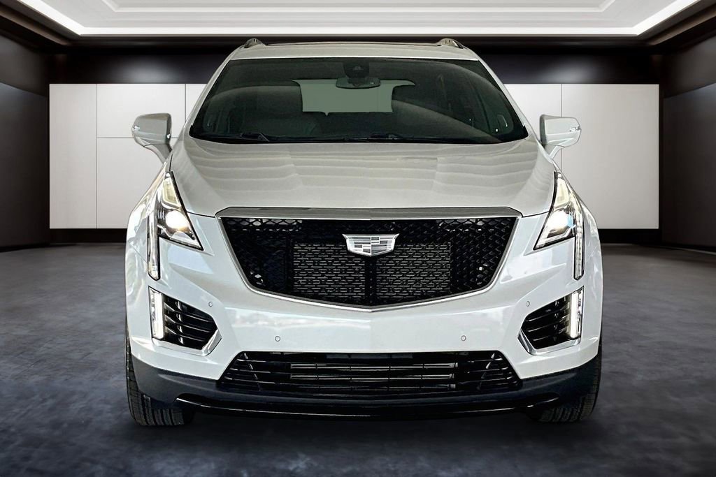 Certified 2024 Cadillac XT4 Premium Luxury AWD/4WD image 2