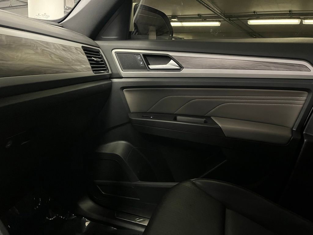 Used 2022 Volkswagen Atlas Cross Sport SE image 32