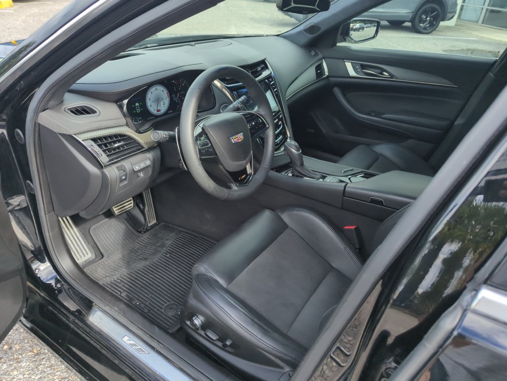 Used 2018 Cadillac CTS V w/ Luxury Package RWD image 11