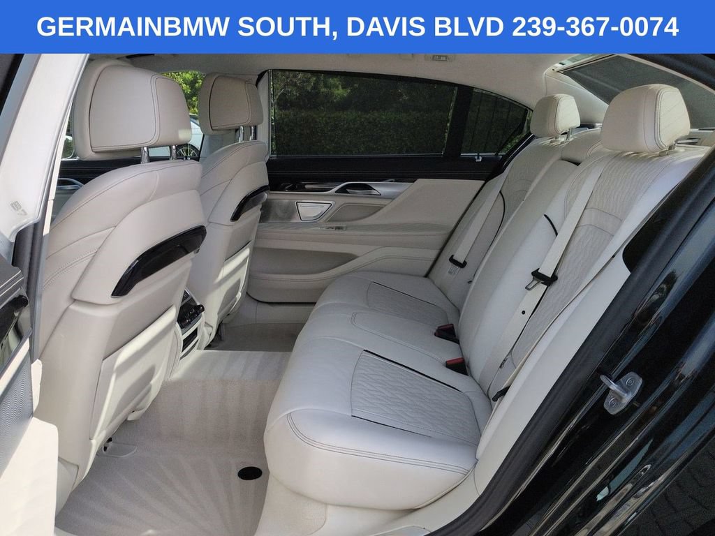 Used 2022 BMW ALPINA B7 xDrive AWD/4WD image 15