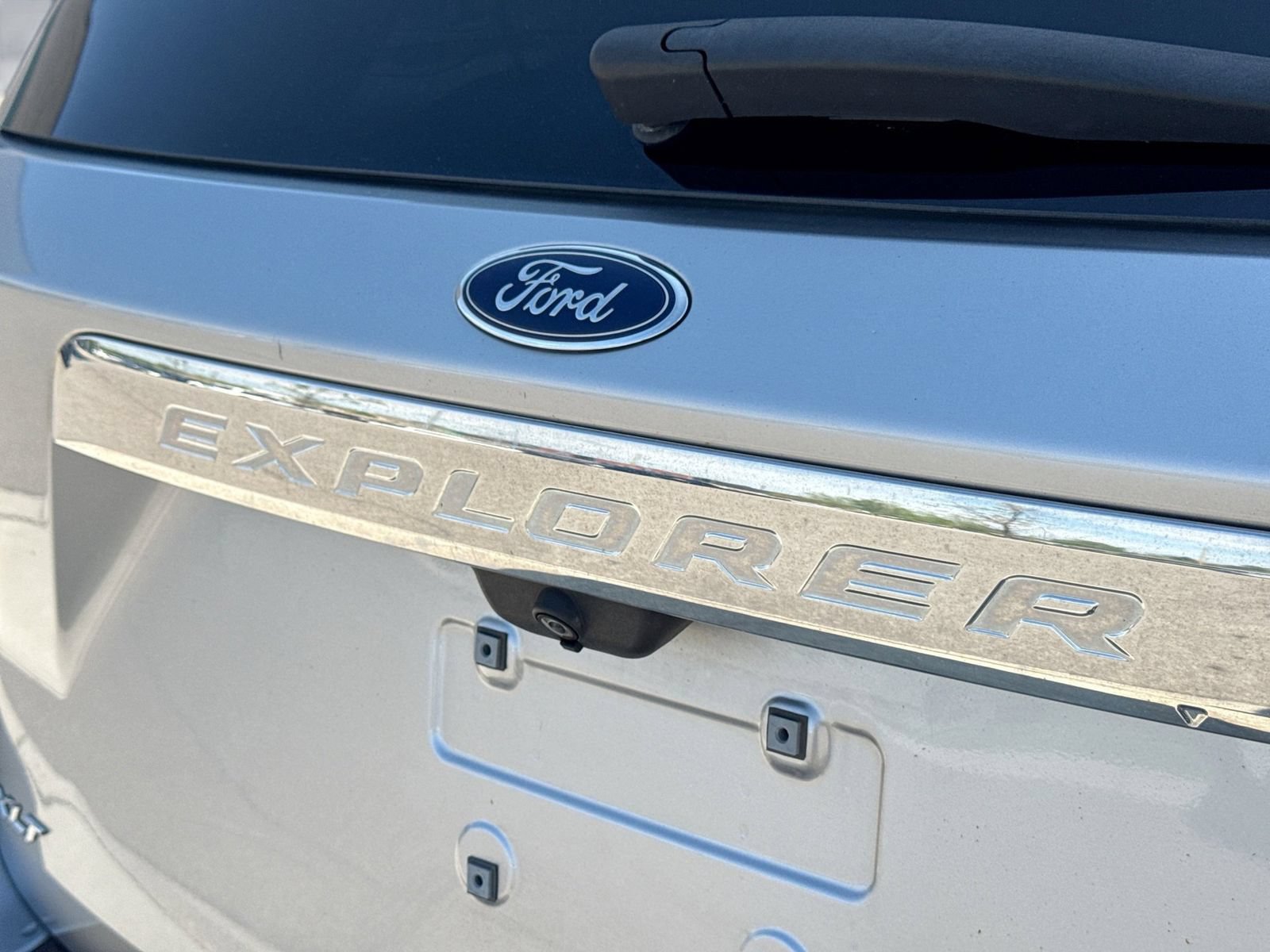 Used 2020 Ford Explorer XLT w/ Class III Trailer Tow Package AWD/4WD image 14