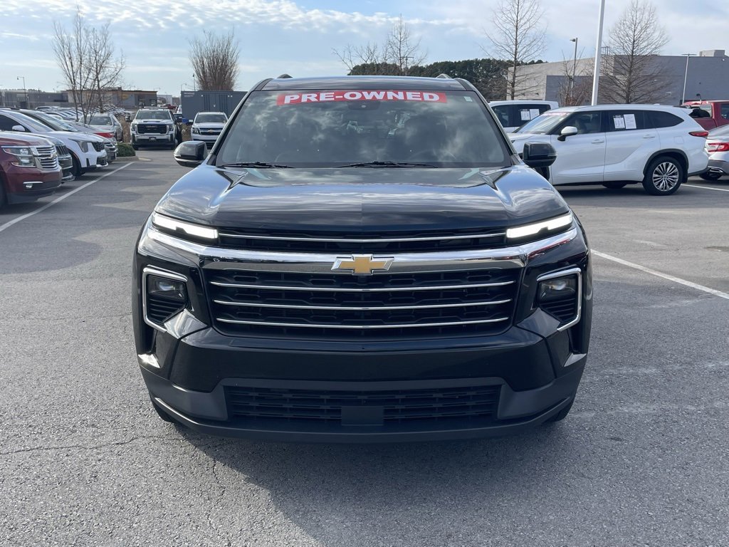 Used 2025 Chevrolet Traverse LT image 2