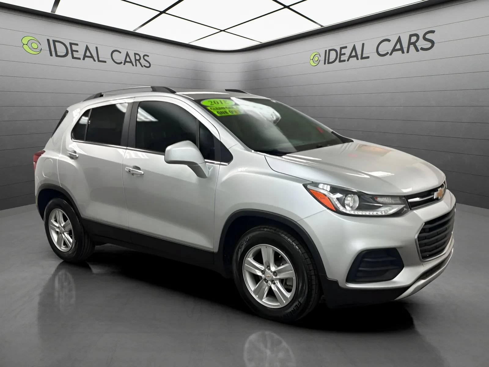 Used 2018 Chevrolet Trax LT w/ LT Convenience Package FWD image 3
