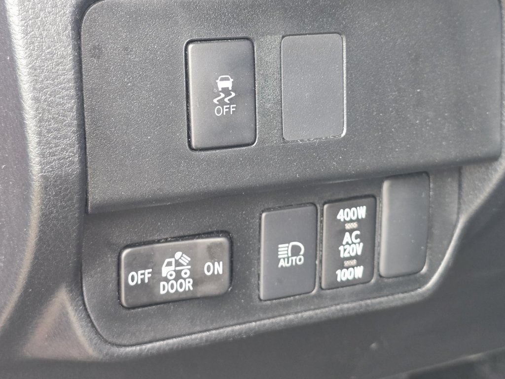 Used 2023 Toyota Tacoma TRD Off-Road AWD/4WD image 7