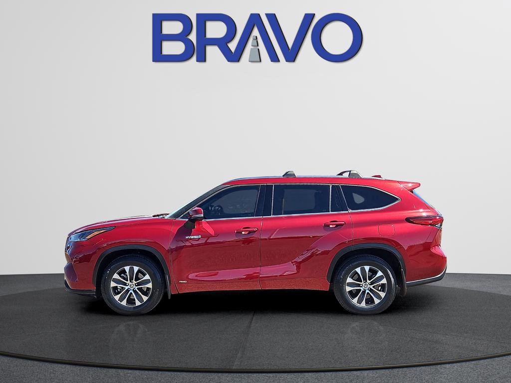 Used 2021 Toyota Highlander XLE AWD/4WD image 6