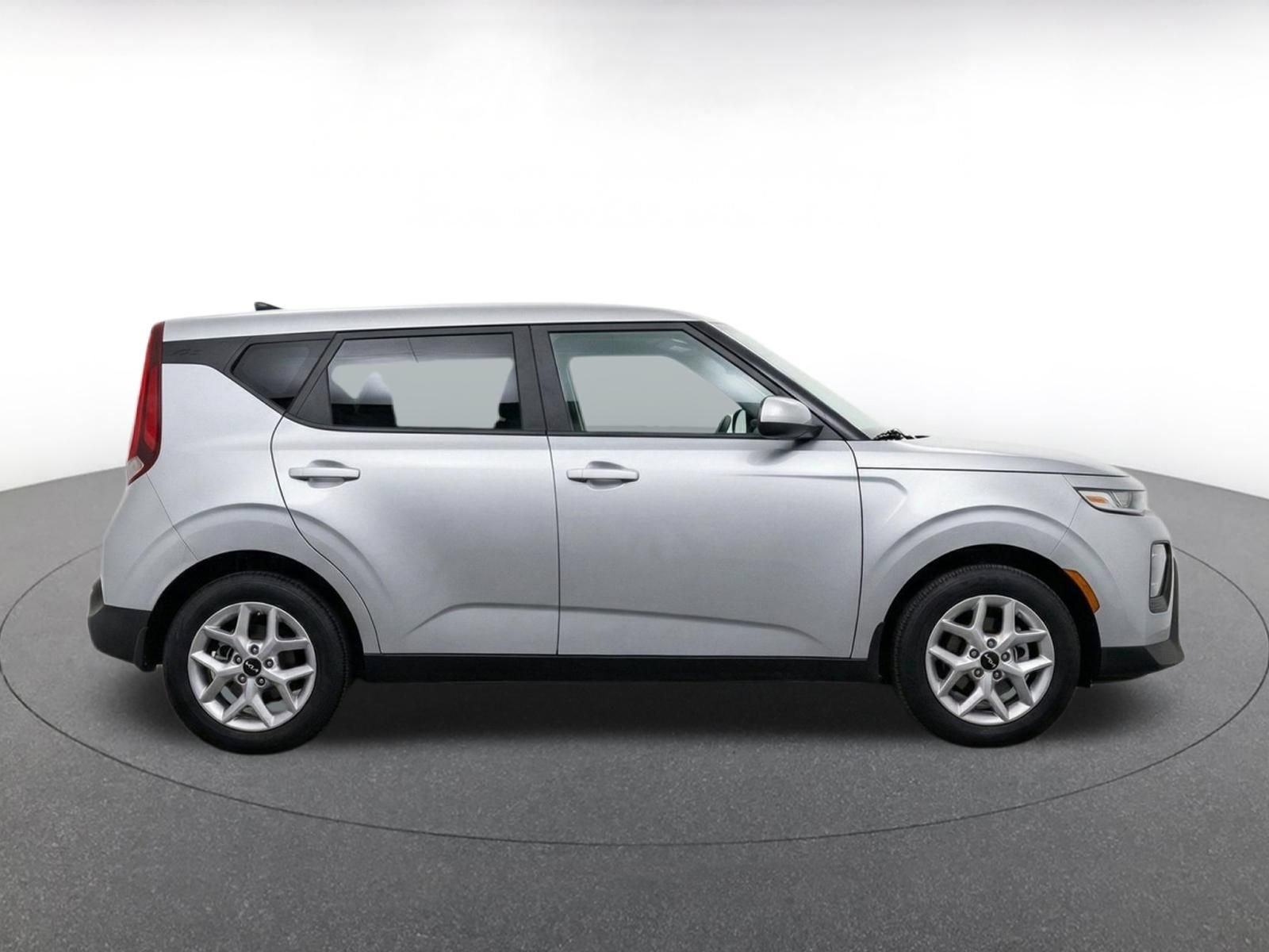Used 2025 Kia Soul LX w/ LX Technology Package FWD image 9