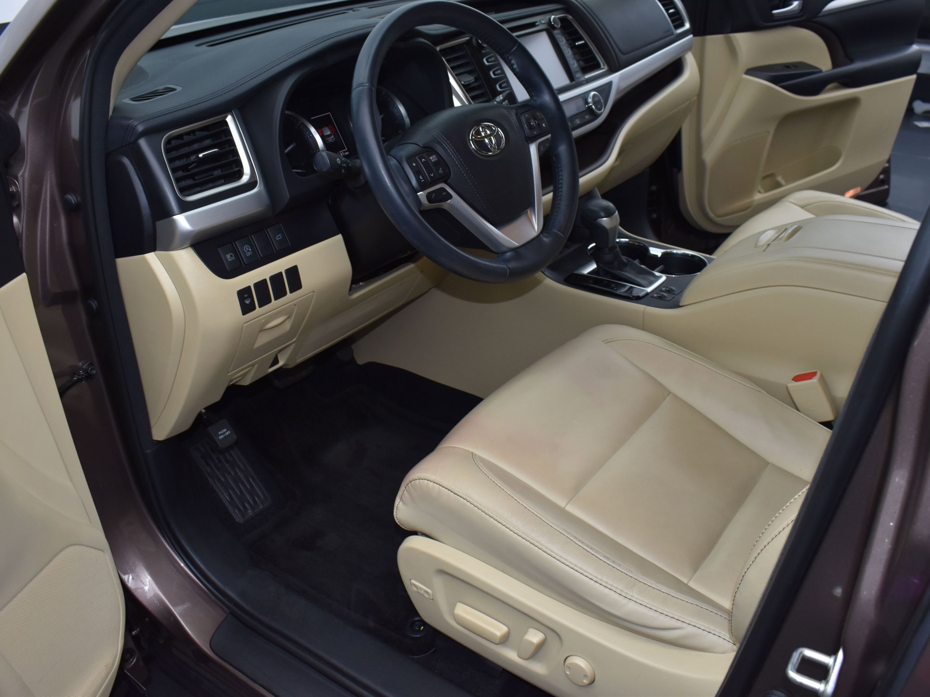 Used 2018 Toyota Highlander XLE image 12