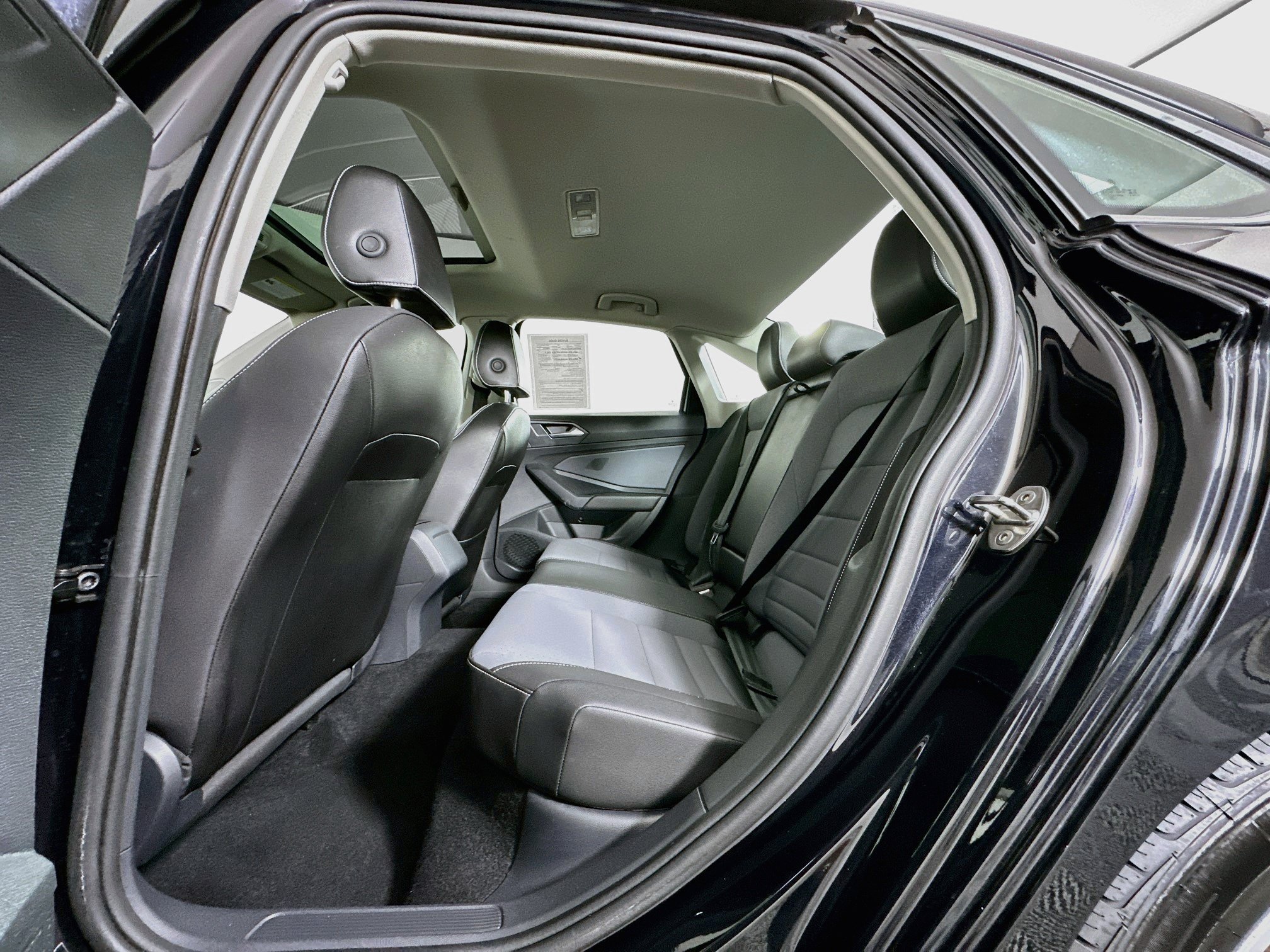 Used 2025 Volkswagen Jetta SE FWD image 29