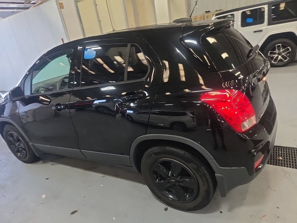 Used 2020 Chevrolet Trax LS w/ LPO, Protection Package FWD image 3