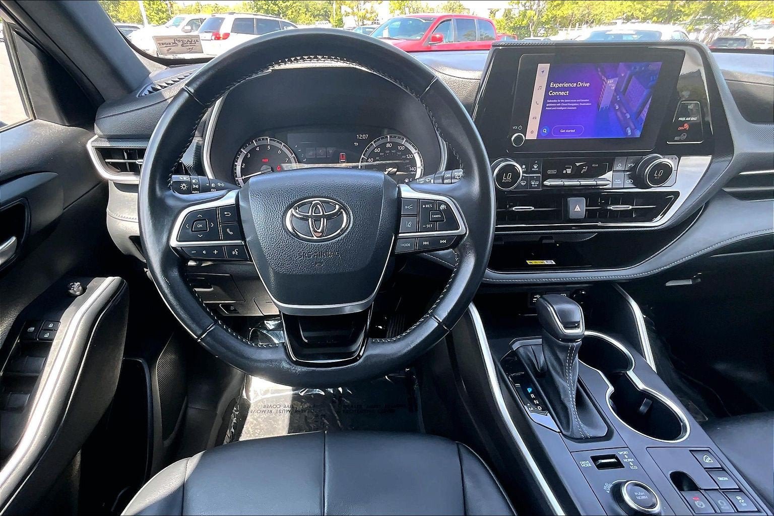 Used 2023 Toyota Highlander XSE AWD/4WD image 5