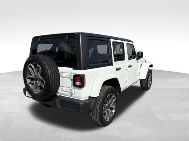 Used 2024 Jeep Wrangler Unlimited w/ Convenience Group AWD/4WD image 2