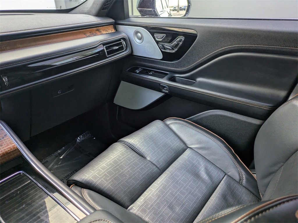 Certified 2025 Lincoln Aviator Black Label image 19