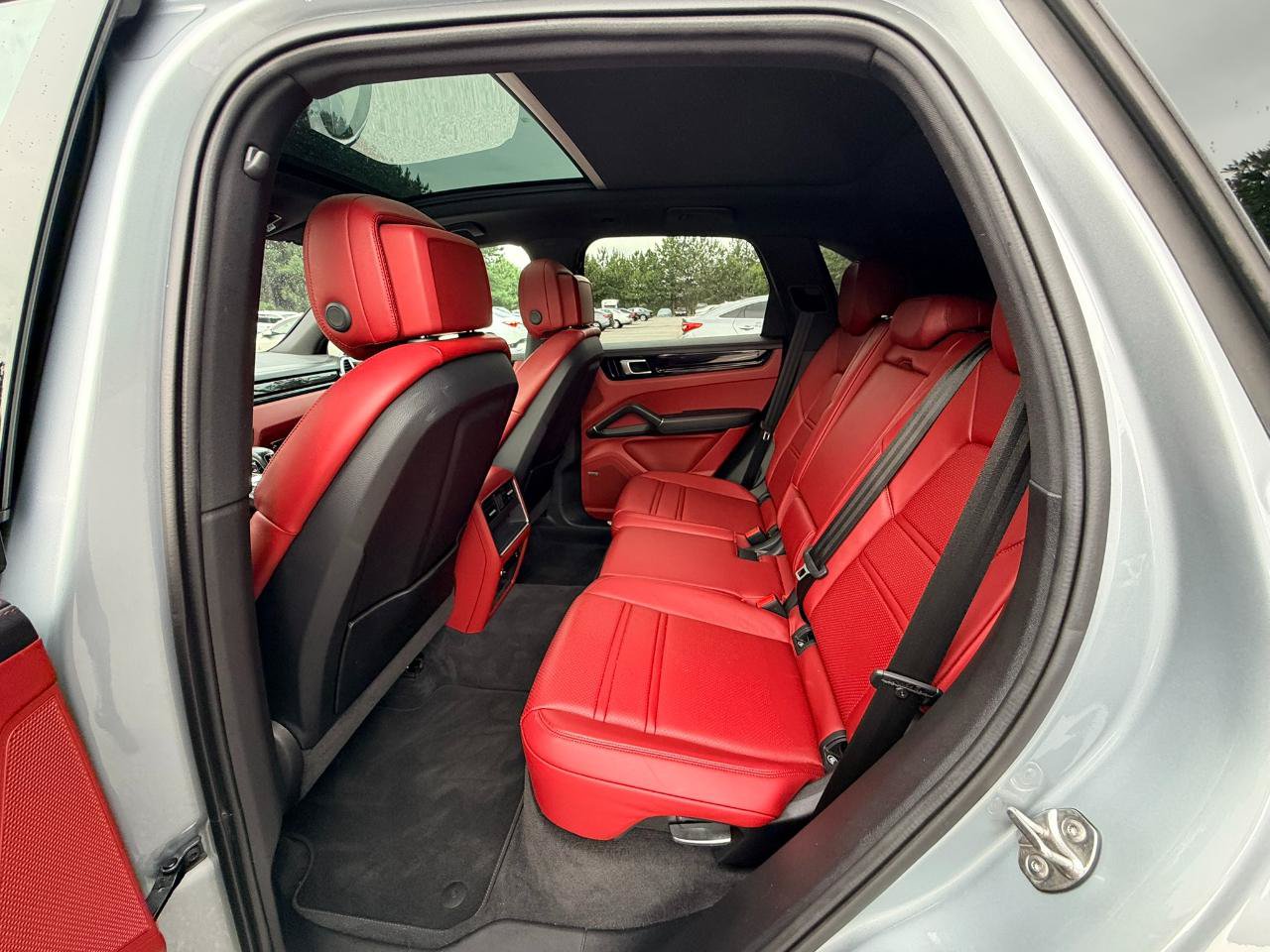 Used 2021 Porsche Cayenne AWD/4WD image 11