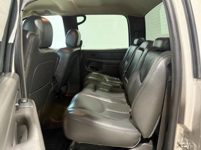 Used 2005 GMC Sierra 3500 SLT w/ Heavy-Duty Power Package image 14