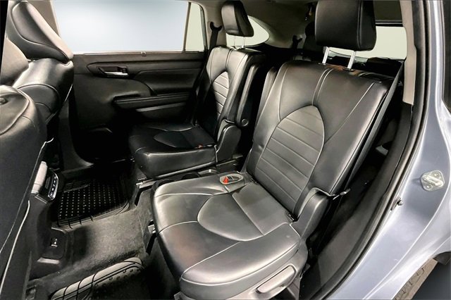Used 2022 Toyota Highlander XLE image 23