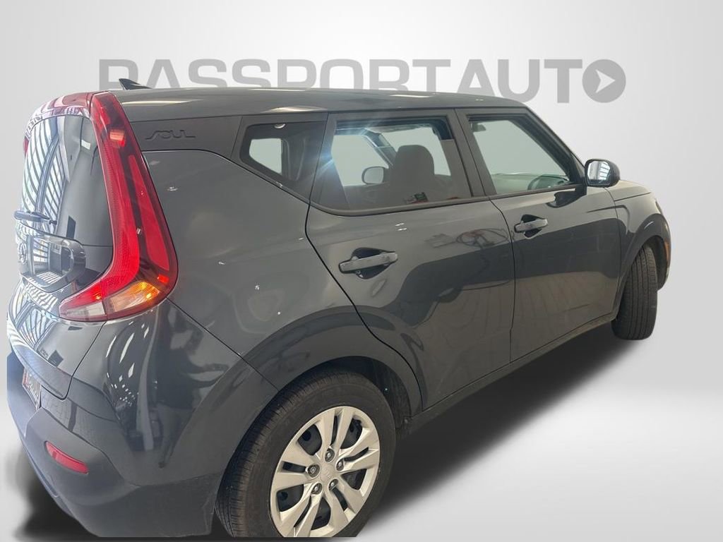 Used 2021 Kia Soul LX image 3