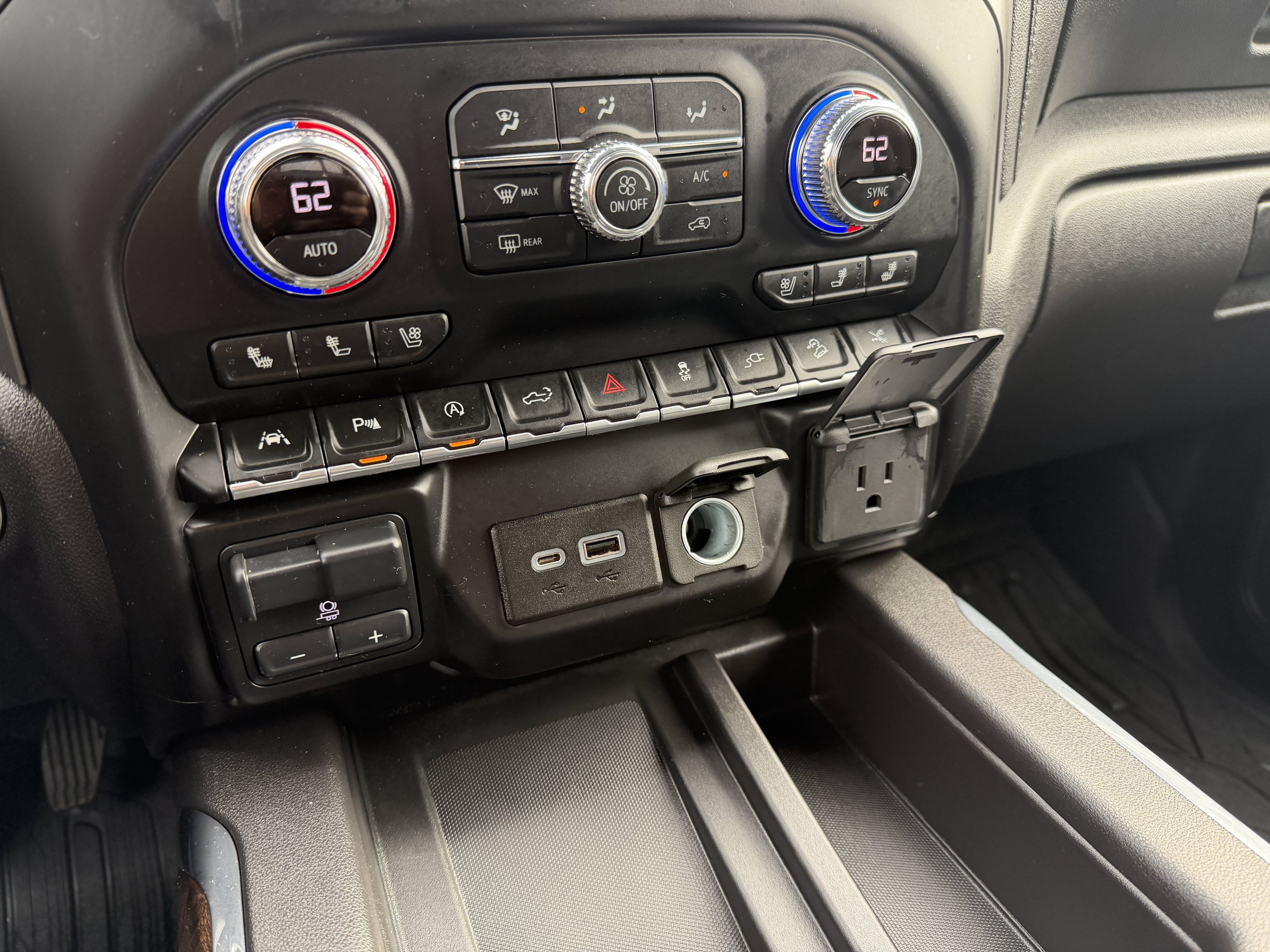 Used 2021 GMC Sierra 1500 Denali w/ Denali Ultimate Package AWD/4WD image 26