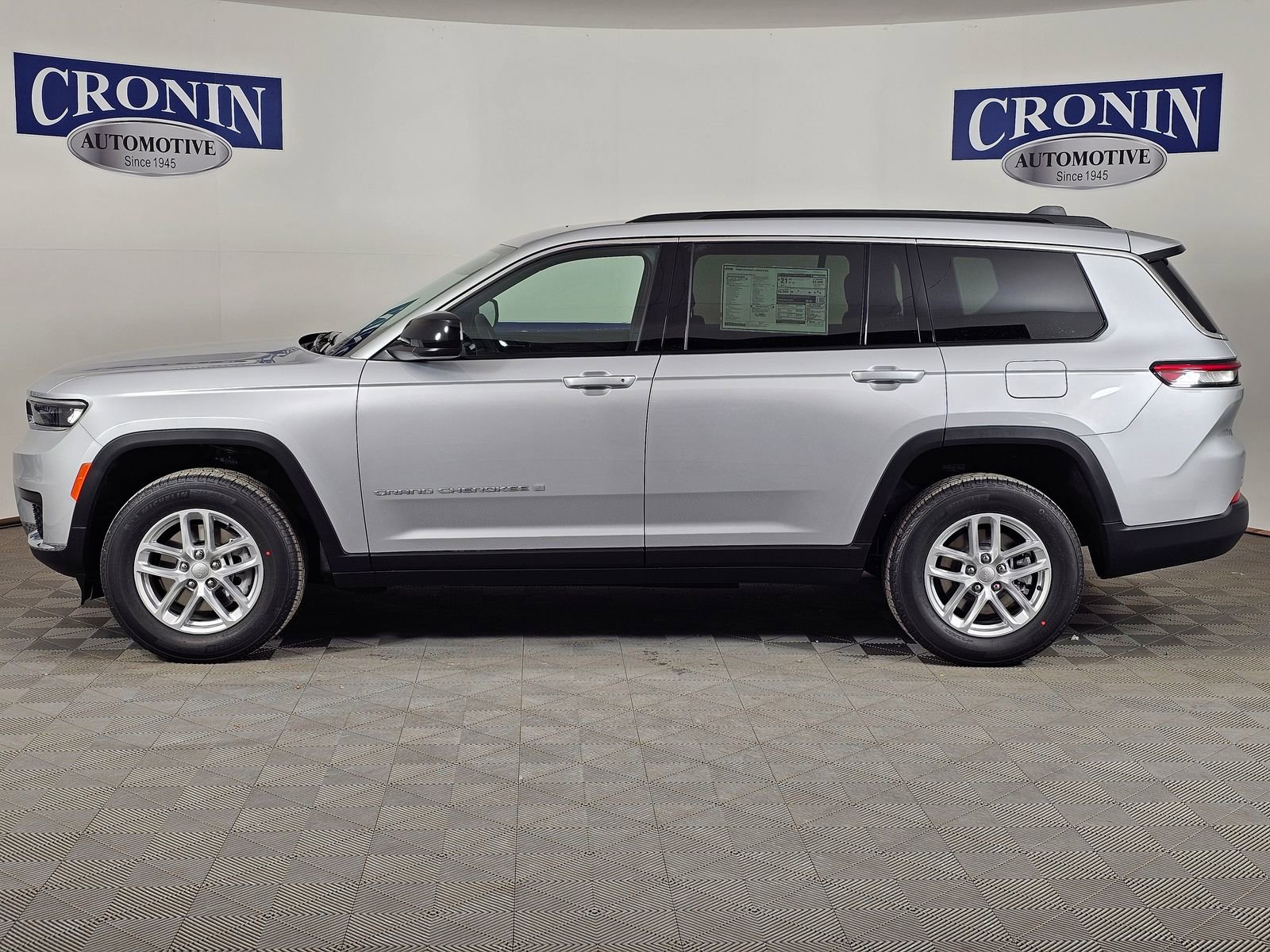 New 2025 Jeep Grand Cherokee L Altitude image 2