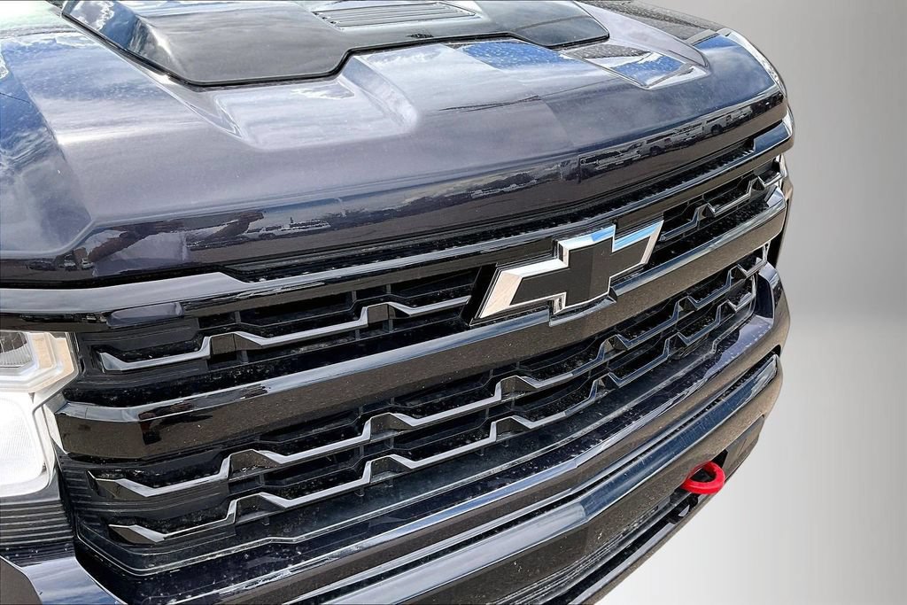 Used 2024 Chevrolet Silverado 1500 LT Trail Boss w/ LPO, Dark Essentials Package AWD/4WD image 32