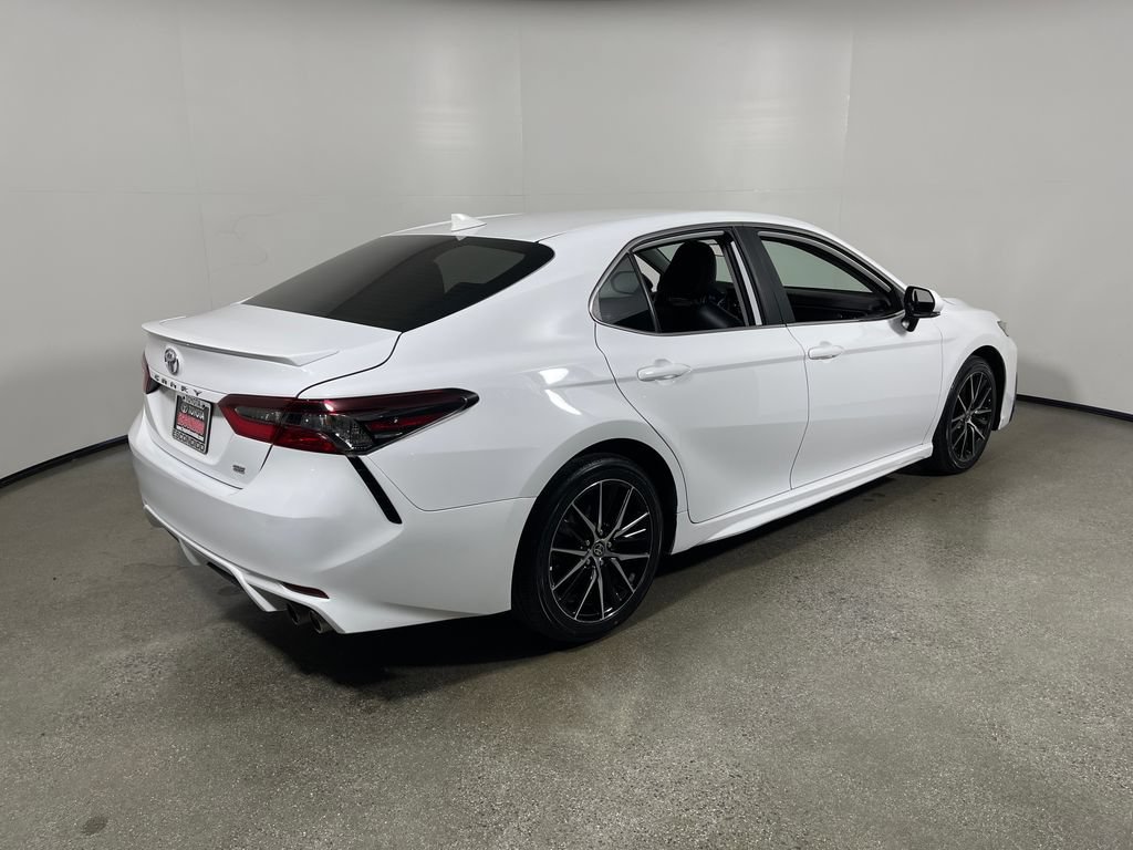 Used 2024 Toyota Camry SE FWD image 3