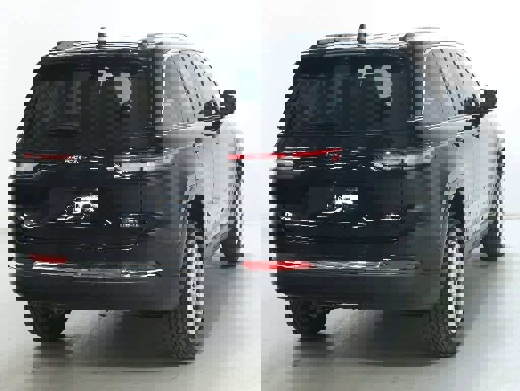 Used 2023 Jeep Grand Cherokee Limited w/ Luxury Tech Group II image 47