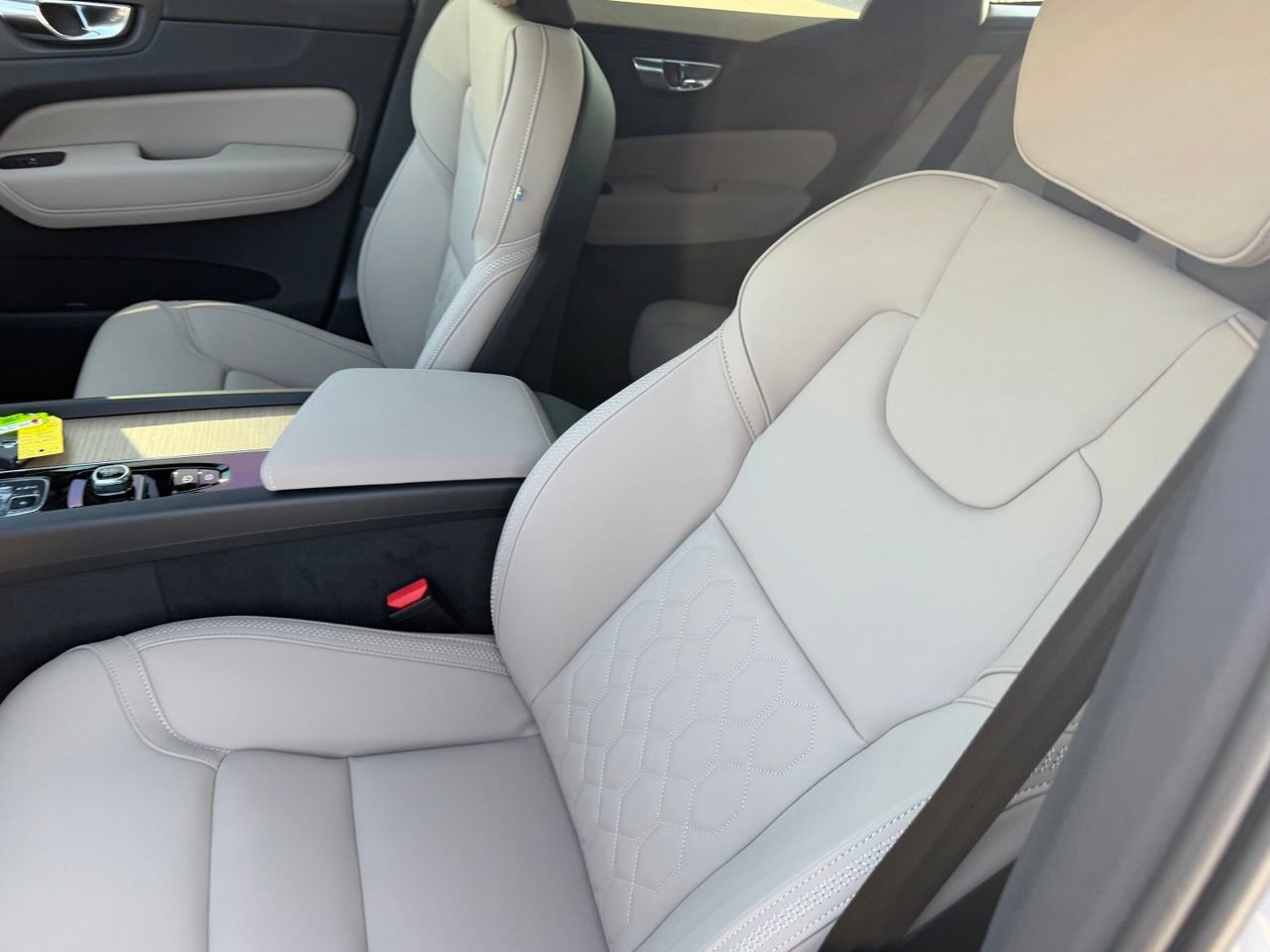 New 2027 Volvo XC60 B5 Plus AWD/4WD image 16