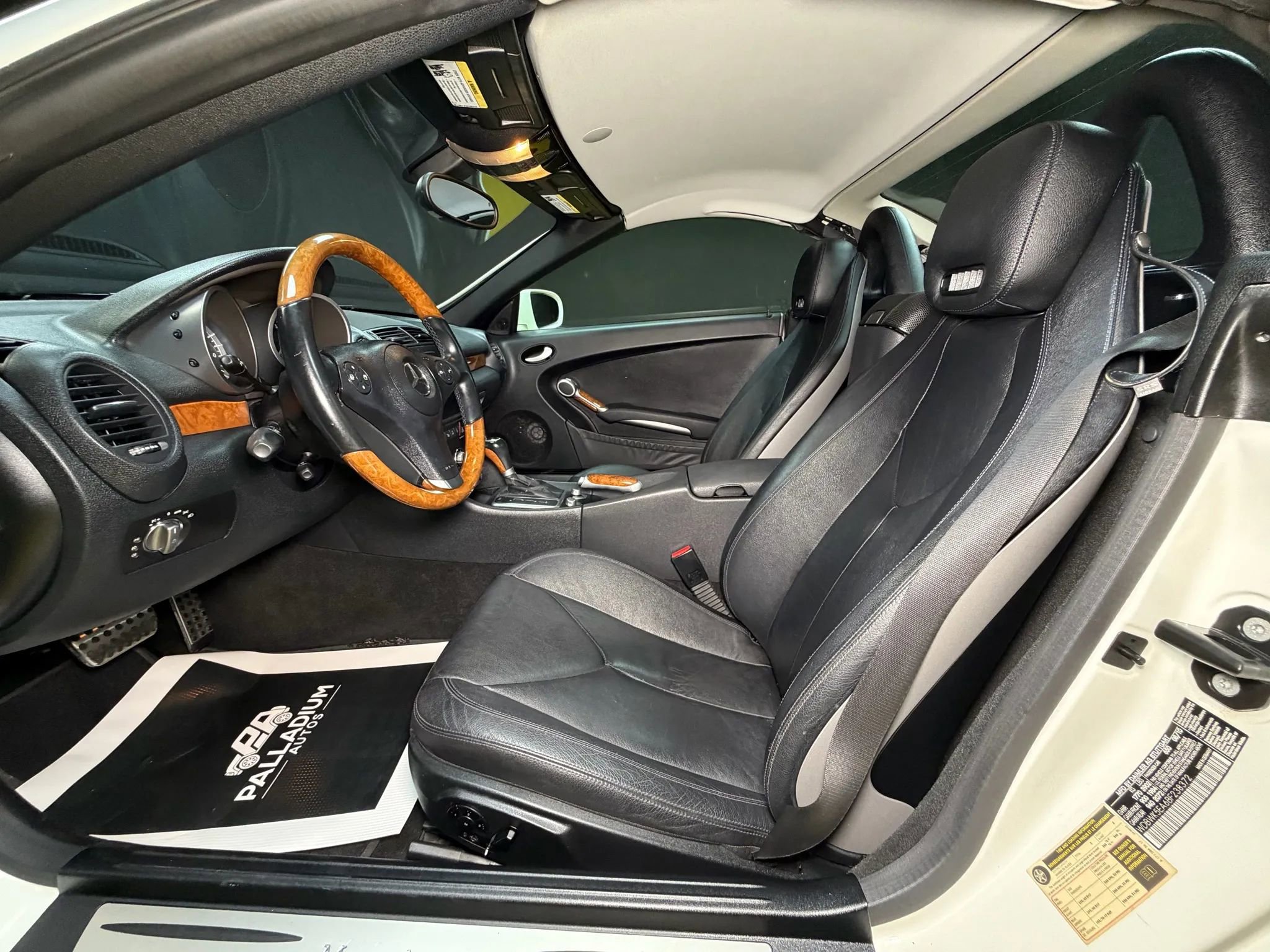 Used 2011 Mercedes-Benz SLK 300 image 36