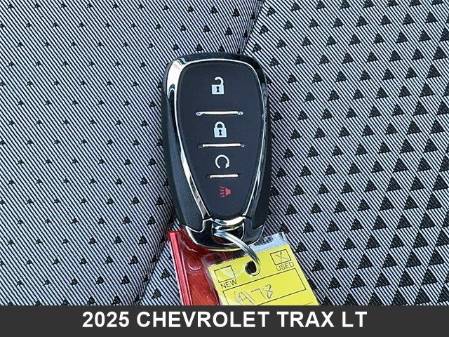Used 2025 Chevrolet Trax LT w/ LT Convenience Package image 26