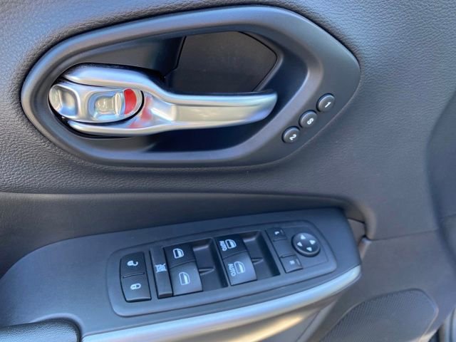 Used 2019 Jeep Cherokee Limited image 17