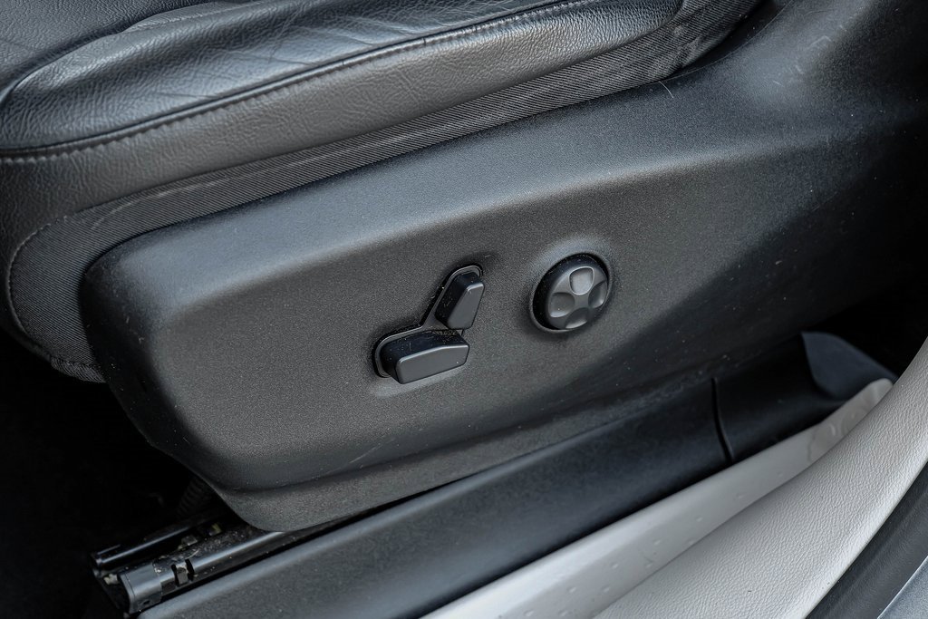 Used 2019 Chrysler Pacifica Touring-L image 43