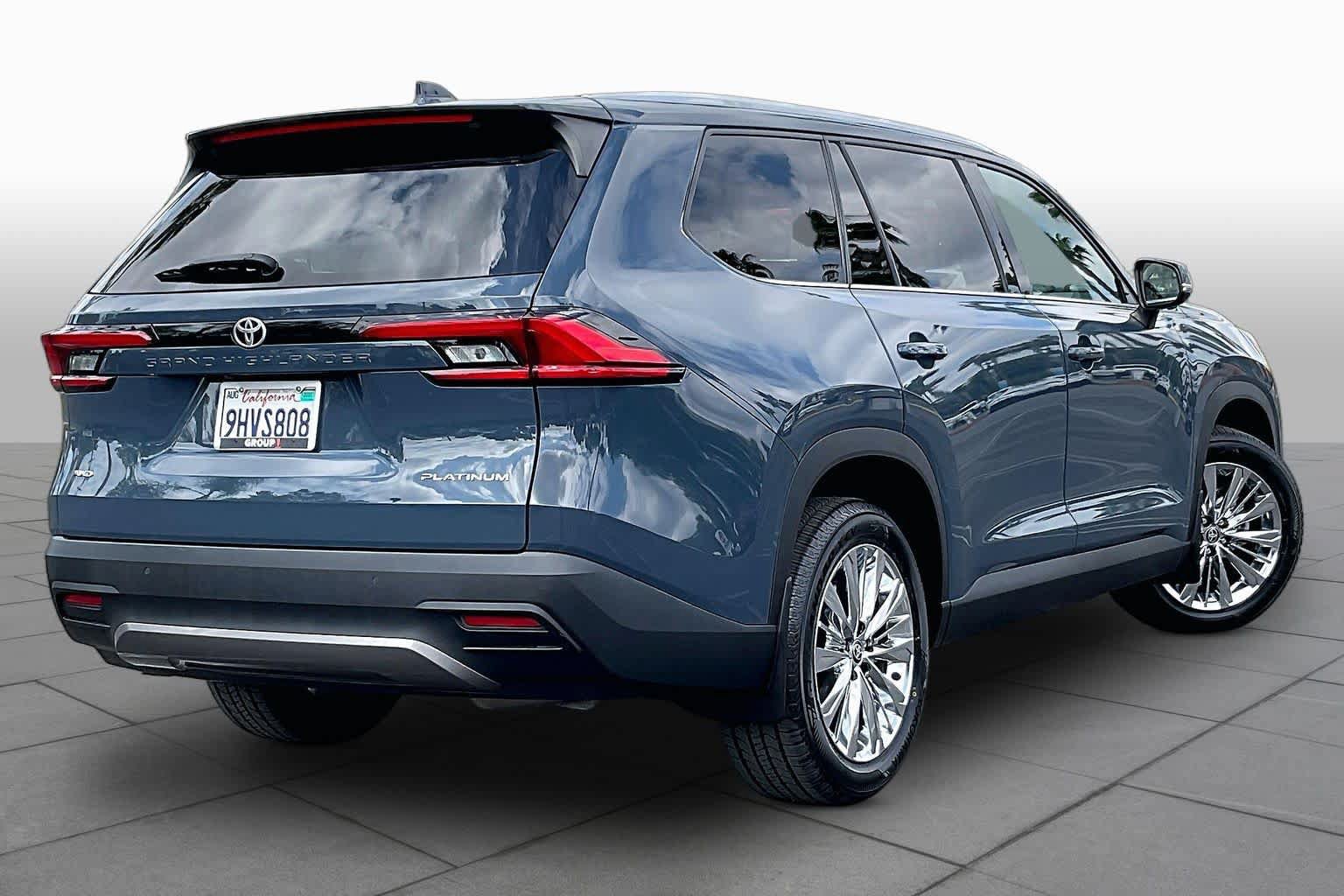 Used 2024 Toyota Grand Highlander AWD image 12
