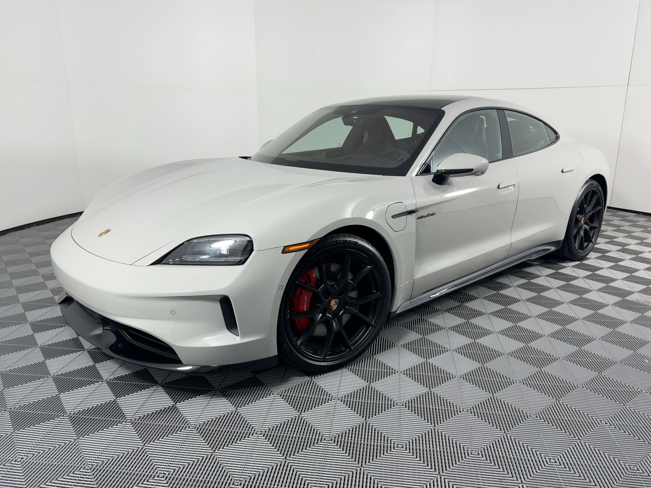 New 2026 Porsche Taycan GTS image 1