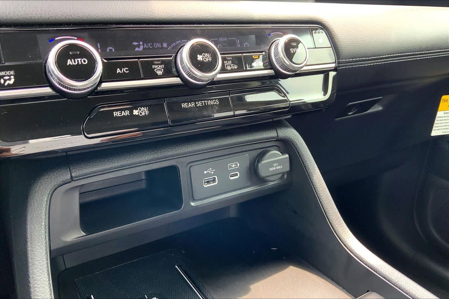Used 2025 Honda Pilot Touring image 35