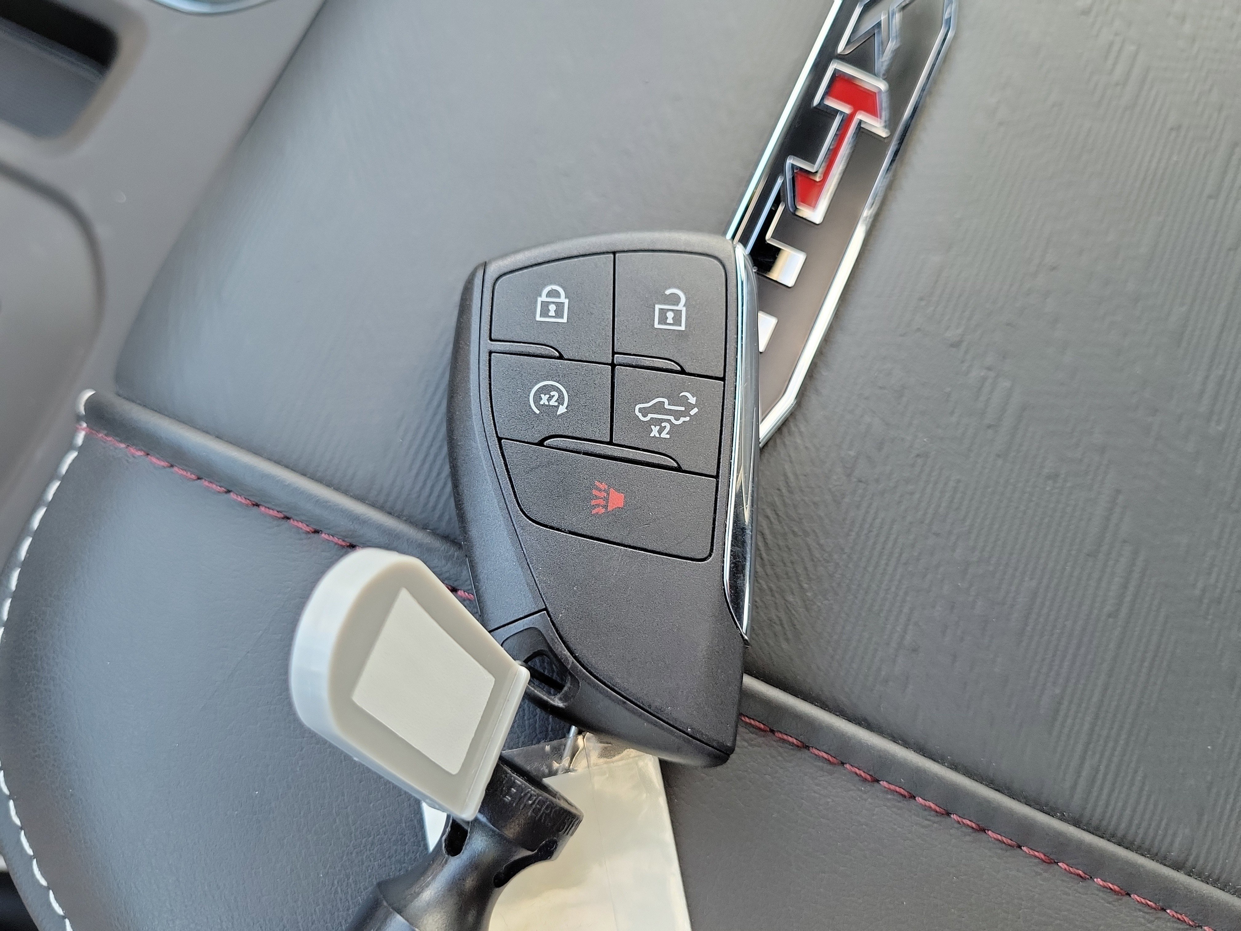 Used 2025 GMC Sierra 2500 AT4X AWD/4WD image 30