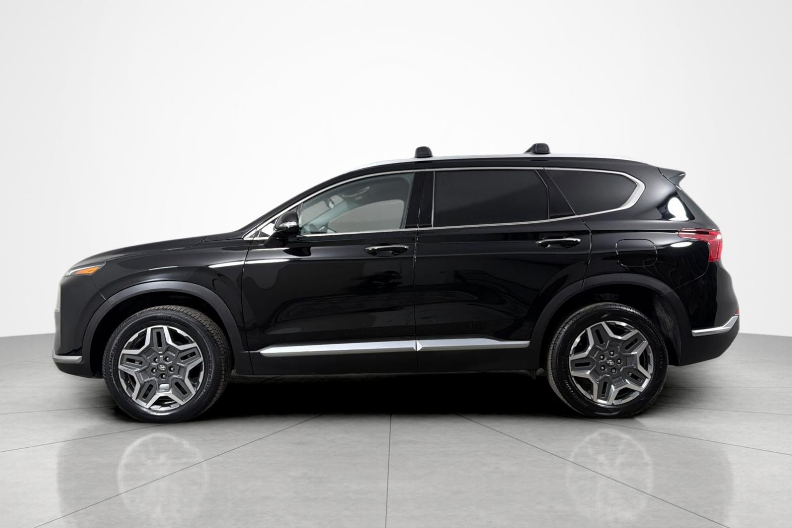 Used 2023 Hyundai Santa Fe SEL Convenience AWD/4WD image 2