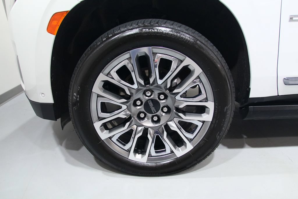 Used 2023 GMC Yukon XL Denali Ultimate AWD/4WD image 16