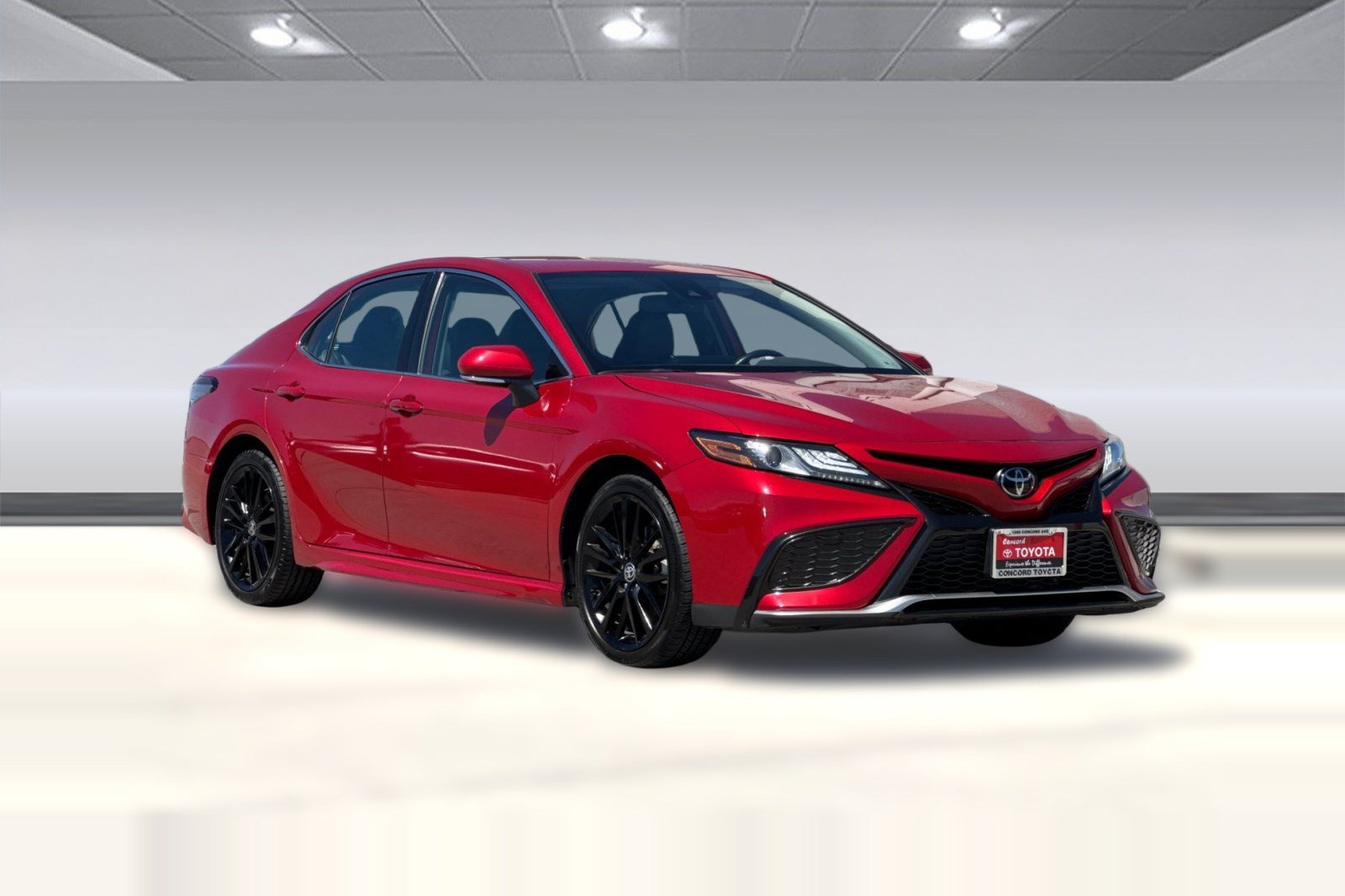 Used 2023 Toyota Camry XSE FWD image 6