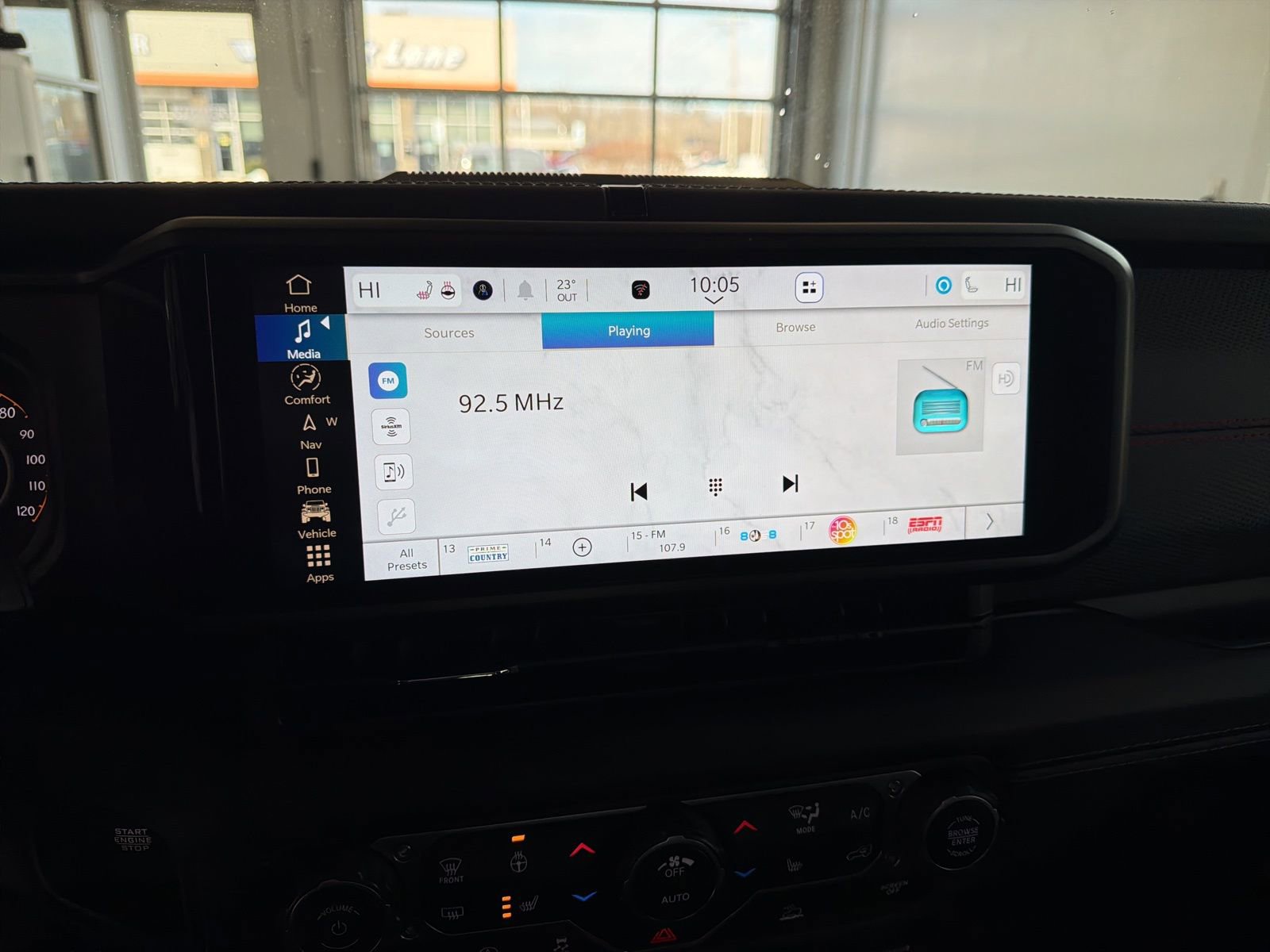 Used 2024 Jeep Wrangler Unlimited Rubicon w/ Technology Group image 27