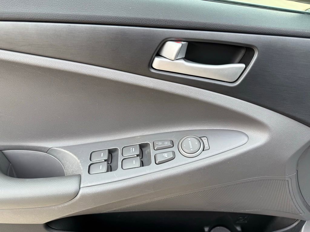 Used 2013 Hyundai Sonata GLS image 10
