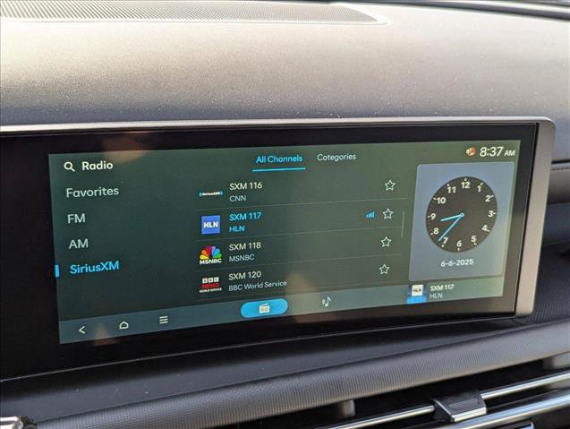 Used 2025 Hyundai Santa Cruz SEL FWD image 11