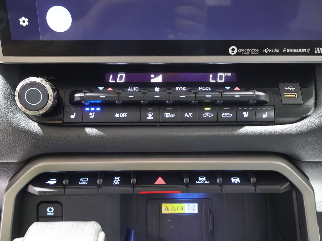 Used 2023 Toyota Tundra Limited AWD/4WD image 28