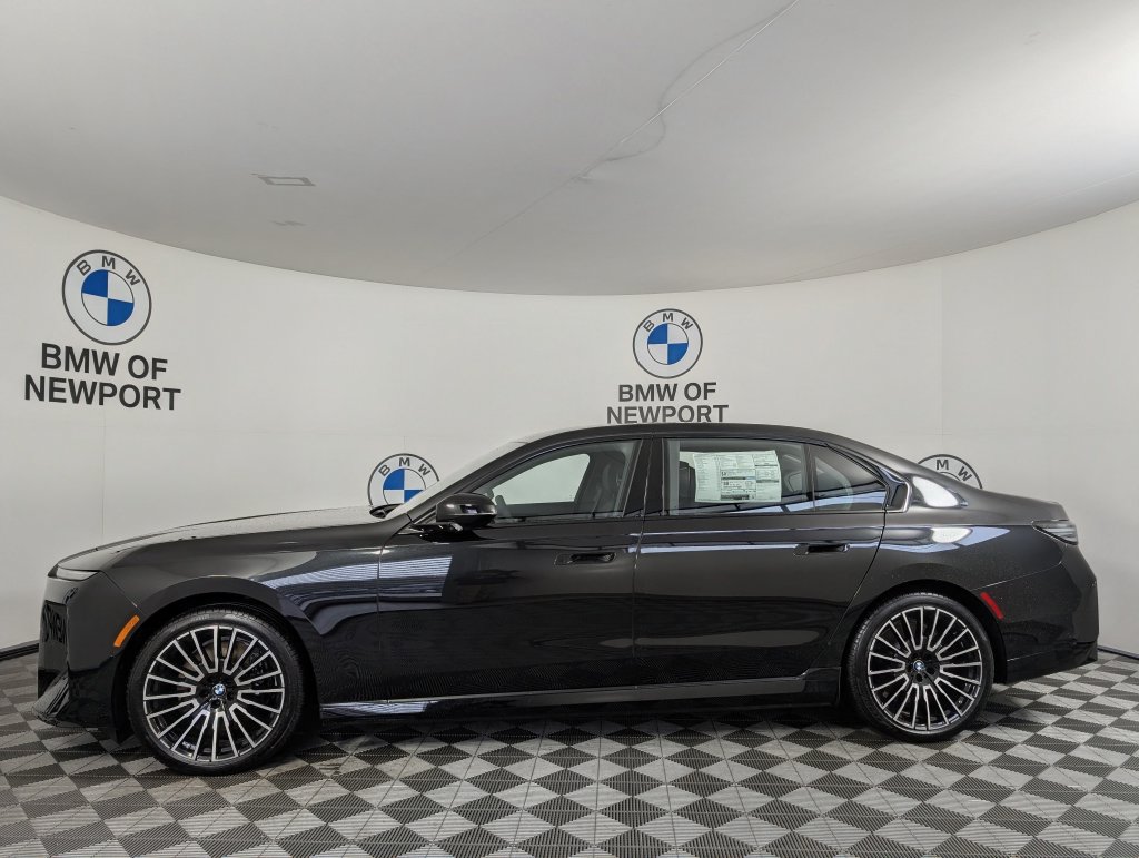 New 2027 BMW i7 xDrive60 w/ M Sport Professional Package AWD/4WD image 9