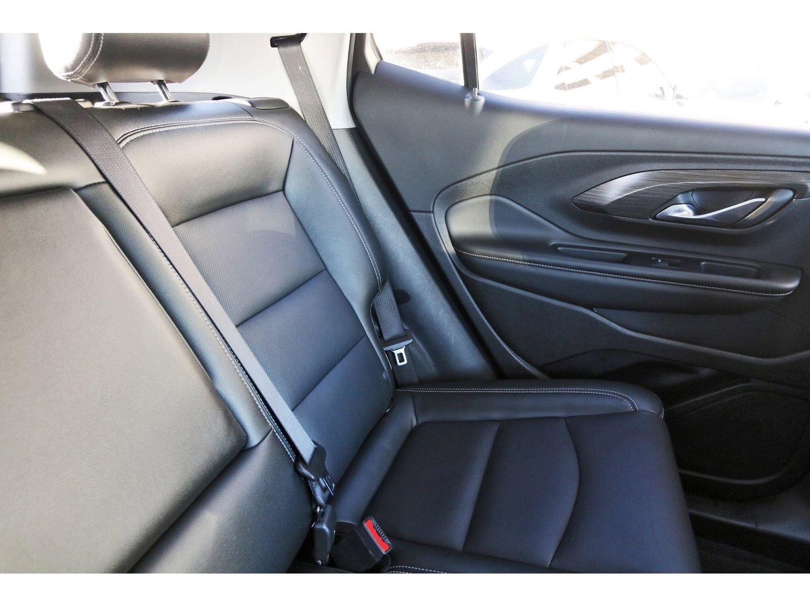 Used 2024 GMC Terrain SLT image 11