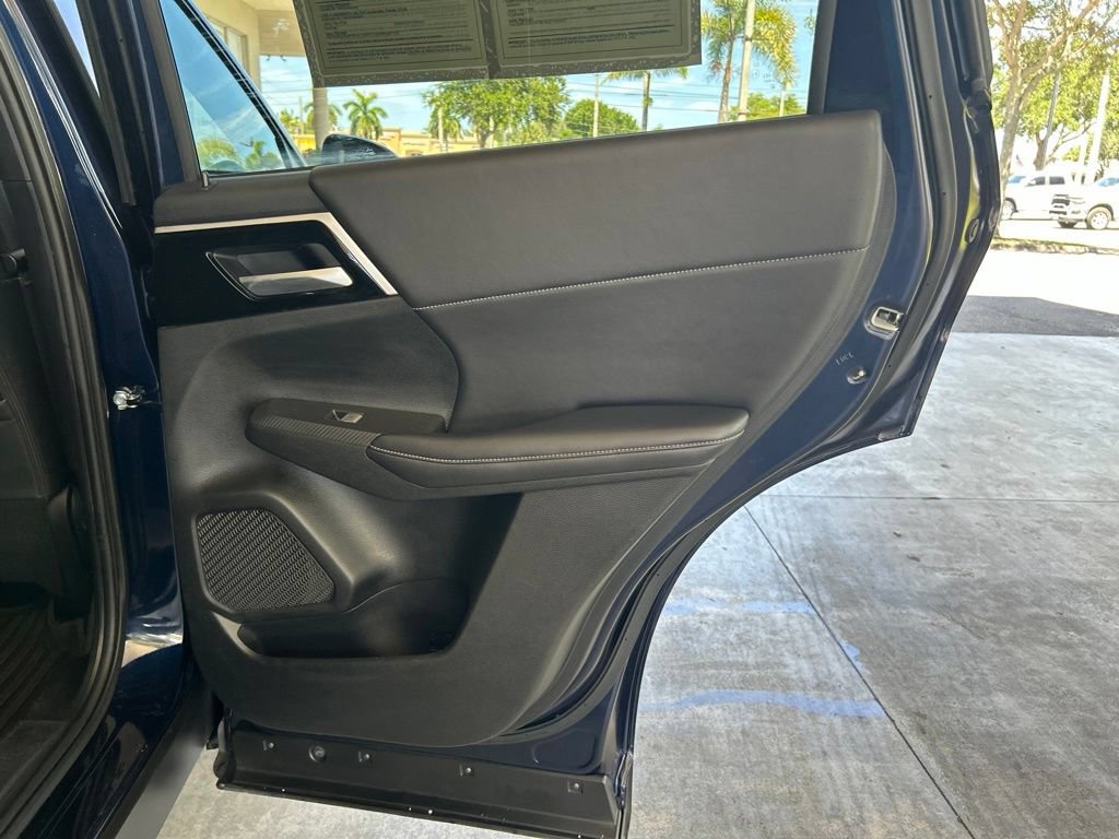 Used 2024 Mitsubishi Outlander FWD image 32