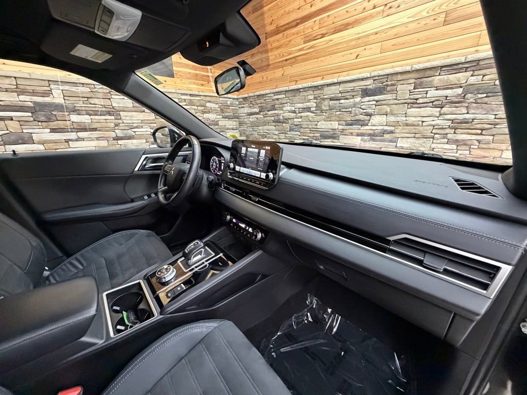 Used 2023 Mitsubishi Outlander SE Black Edition image 13