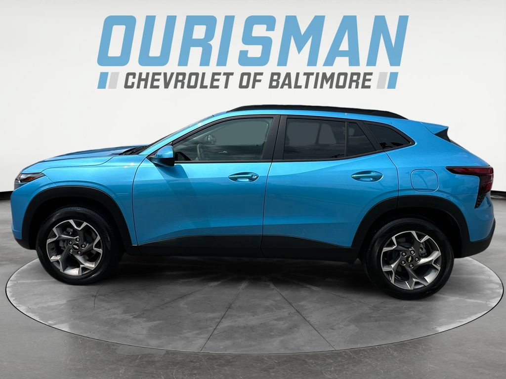 Used 2026 Chevrolet Trax LT w/ Sunroof Package FWD image 3